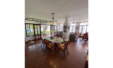 Se Vende casa frente al Mar