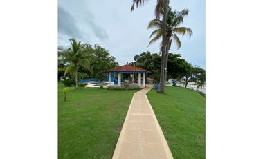 Se Vende casa frente al Mar