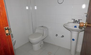 edificio en arriendo/venta en abajo. Cod V91050