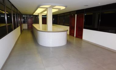 edificio en arriendo/venta en abajo. Cod V91050