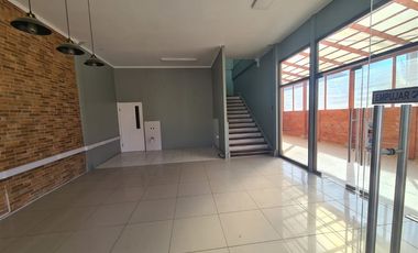 Local Comercial (8) en arriendo PASEO NOGALES, Machalí