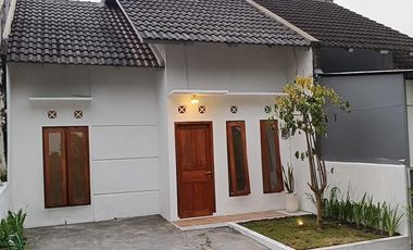 Rumah Tinggal dlam perum Griya Kembang Putih - Pajangan Bantul