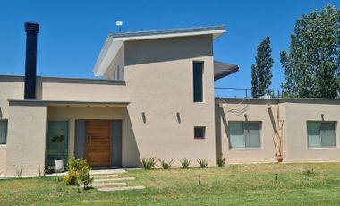 Casa quinta en venta de 10304m2 ubicado en Rama Caída