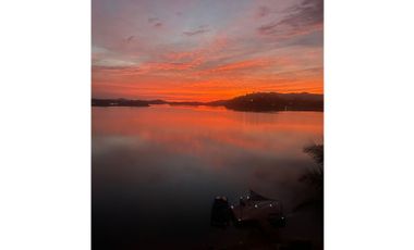 Venta de Casa Campestre en El Peñol Guatape