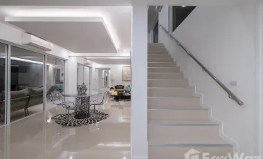 Luxury 2 Storey Modern Pool Villa