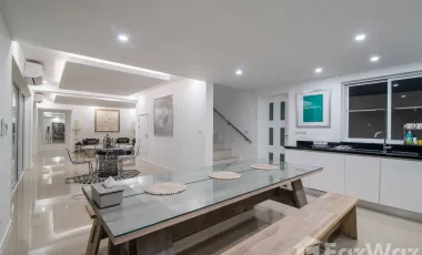 Luxury 2 Storey Modern Pool Villa