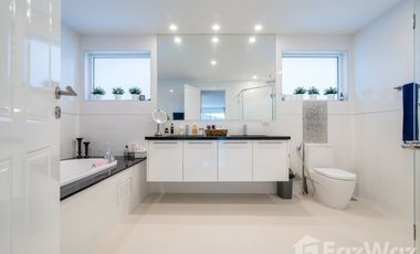 Luxury 2 Storey Modern Pool Villa