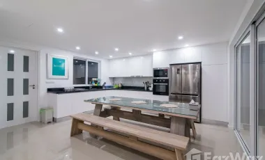 Luxury 2 Storey Modern Pool Villa