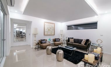 Luxury 2 Storey Modern Pool Villa