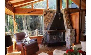 Se vende casa tipo sureño a orilla Laguna Aculeo