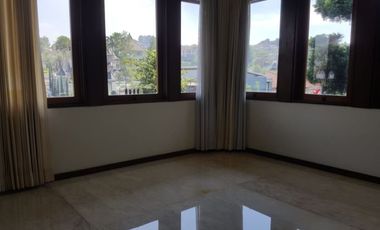 Rumah Besar Nyaman View Kota dan Gunung di Setiabudi