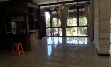 Rumah Besar Nyaman View Kota dan Gunung di Setiabudi