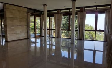 Rumah Besar Nyaman View Kota dan Gunung di Setiabudi