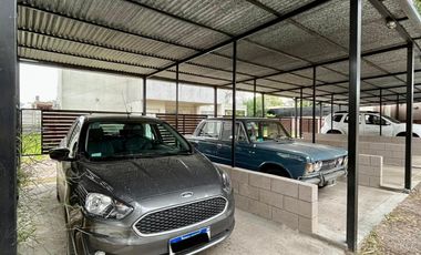Departamento de 3 AMBIENTES ubicado a 350 metros de la AV . Hipólito Yrigoyen .