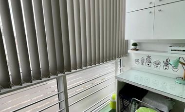 Departamento de 3 AMBIENTES ubicado a 350 metros de la AV . Hipólito Yrigoyen .