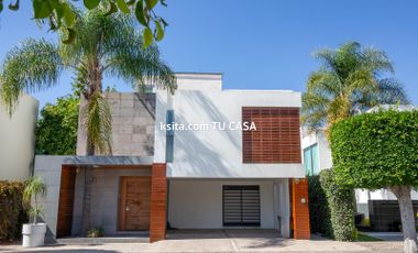 Casa en venta o renta en primera sección de Lomas de Angelópolis, Puebla