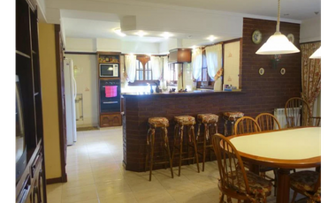 VENTA   CHALET 4 DORMITORIOS ,CON PSICINA, MAR DEL PLATA ,PARQUE LURO