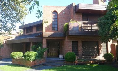 VENTA   CHALET 4 DORMITORIOS ,CON PSICINA, MAR DEL PLATA ,PARQUE LURO