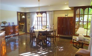 VENTA   CHALET 4 DORMITORIOS ,CON PSICINA, MAR DEL PLATA ,PARQUE LURO