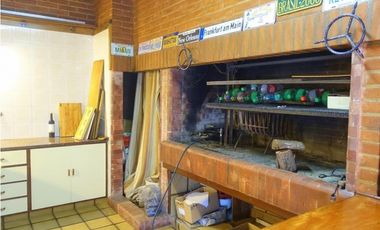 VENTA   CHALET 4 DORMITORIOS ,CON PSICINA, MAR DEL PLATA ,PARQUE LURO