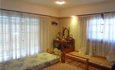 VENTA   CHALET 4 DORMITORIOS ,CON PSICINA, MAR DEL PLATA ,PARQUE LURO