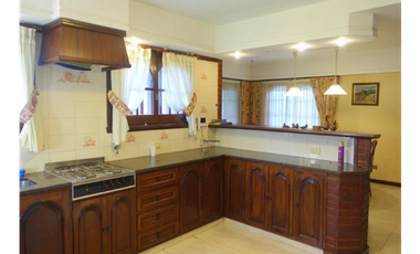 VENTA   CHALET 4 DORMITORIOS ,CON PSICINA, MAR DEL PLATA ,PARQUE LURO