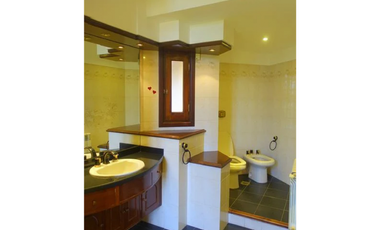 VENTA   CHALET 4 DORMITORIOS ,CON PSICINA, MAR DEL PLATA ,PARQUE LURO