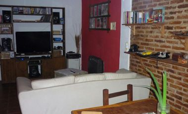 Casa de 4 ambientes sobre lote de 10x20. Bella Vista Apta Crédito.