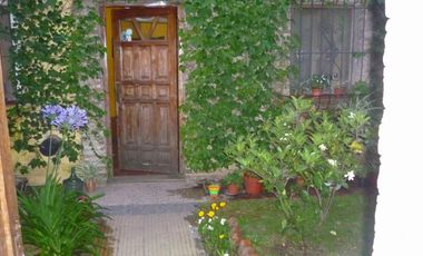 Casa de 4 ambientes sobre lote de 10x20. Bella Vista Apta Crédito.