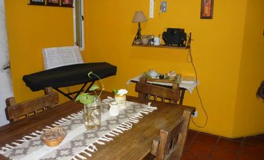 Casa de 4 ambientes sobre lote de 10x20. Bella Vista Apta Crédito.