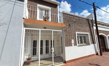 Casa venta 2 dormitorios - Alberdi Río - Metros Bv. Rondeau