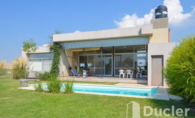 PUEBLO ESTHER - BARRIO CERRADO BRISANOVA - CASA + PISCINA - US$ 135.000