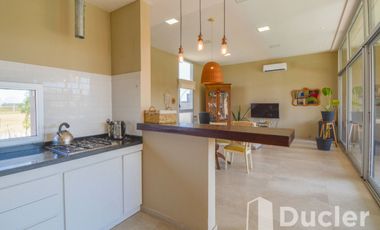 PUEBLO ESTHER - BARRIO CERRADO BRISANOVA - CASA + PISCINA - US$ 135.000