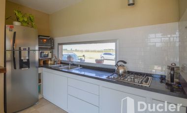 PUEBLO ESTHER - BARRIO CERRADO BRISANOVA - CASA + PISCINA - US$ 135.000
