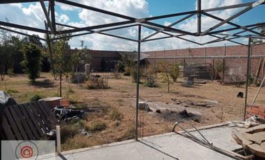 Terreno habitacional con 4 locales funcionando, con todos los servicios! en Lagos de Moreno, Jal.