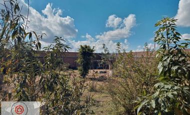 Terreno habitacional con 4 locales funcionando, con todos los servicios! en Lagos de Moreno, Jal.