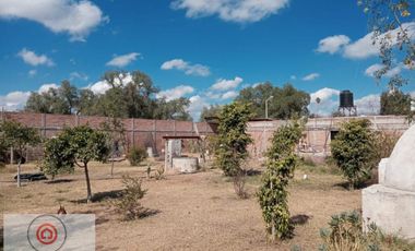 Terreno habitacional con 4 locales funcionando, con todos los servicios! en Lagos de Moreno, Jal.