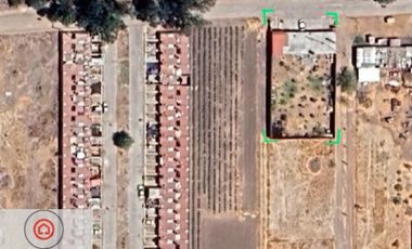 Terreno habitacional con 4 locales funcionando, con todos los servicios! en Lagos de Moreno, Jal.
