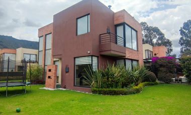 casa en venta en cota. Cod V5091