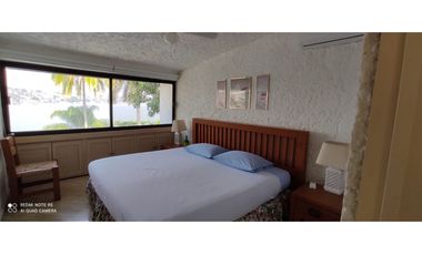 CASA EN VENTA A ORILLA DEL LAGO 