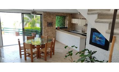 CASA EN VENTA A ORILLA DEL LAGO 