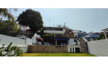 CASA EN VENTA A ORILLA DEL LAGO 