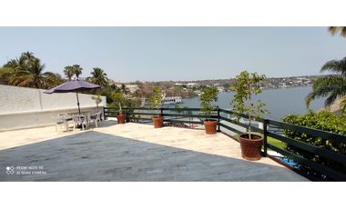 CASA EN VENTA A ORILLA DEL LAGO 