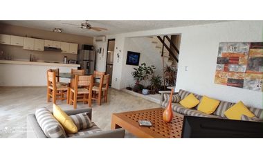 CASA EN VENTA A ORILLA DEL LAGO 