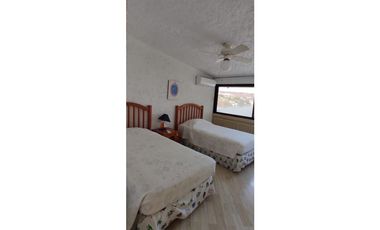 CASA EN VENTA A ORILLA DEL LAGO 