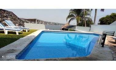 CASA EN VENTA A ORILLA DEL LAGO 