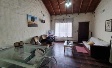 Casa 3 ambientes en venta - Moreno