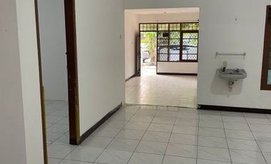 Disewakan Rumah Nusaloka Blok F BSD City Tangerang Lokasi Strategis Murah 3 Kamar Tidur