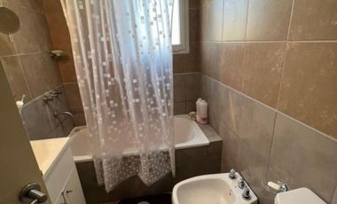 VENTA DE EXCELENTE DUPLEX 3 AMBIENTES EN BARRIO CERRADO LOS ROBLES - MONTE GRANDE -  IMPECABLE