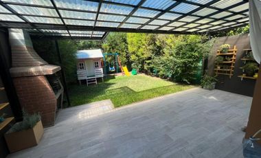 VENTA DE EXCELENTE DUPLEX 3 AMBIENTES EN BARRIO CERRADO LOS ROBLES - MONTE GRANDE -  IMPECABLE